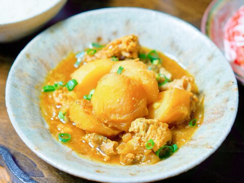さけ中骨水煮缶とじゃがいものカレー煮【和食・主菜】